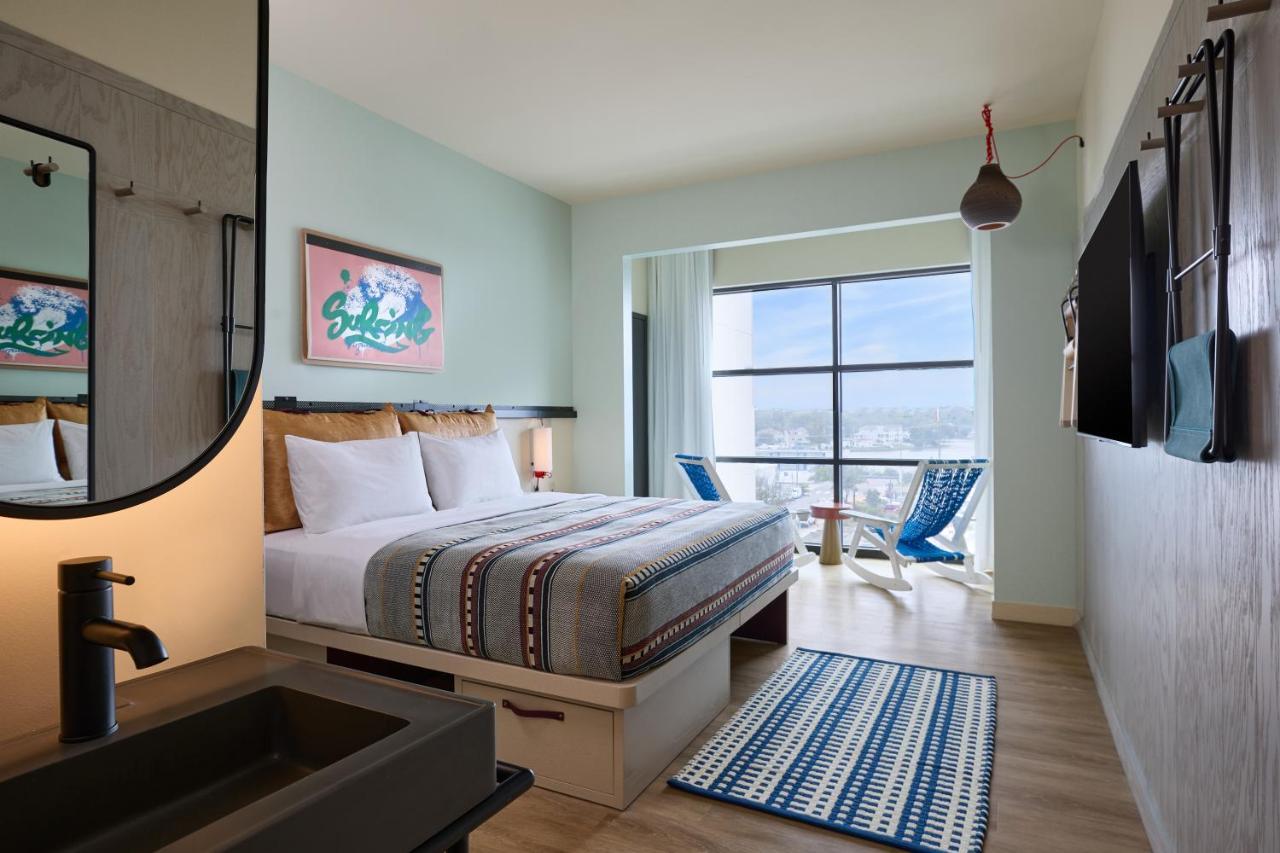 Moxy Virginia Beach Oceanfront Exterior photo